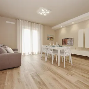 https://appartamento-chiara-salo.it-lombardy.com